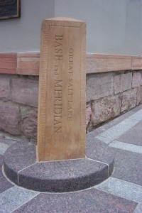 Marcador del Meridiano, que detalla el punto de centro de toda la ciudad de Salt Lake City.